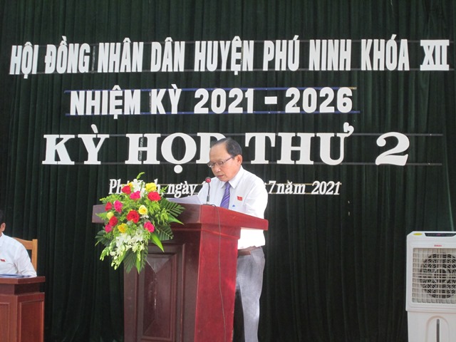 Chủ tịch HĐND huyện Vũ Văn Thẩm phát biểu khai mạc kỳ họp