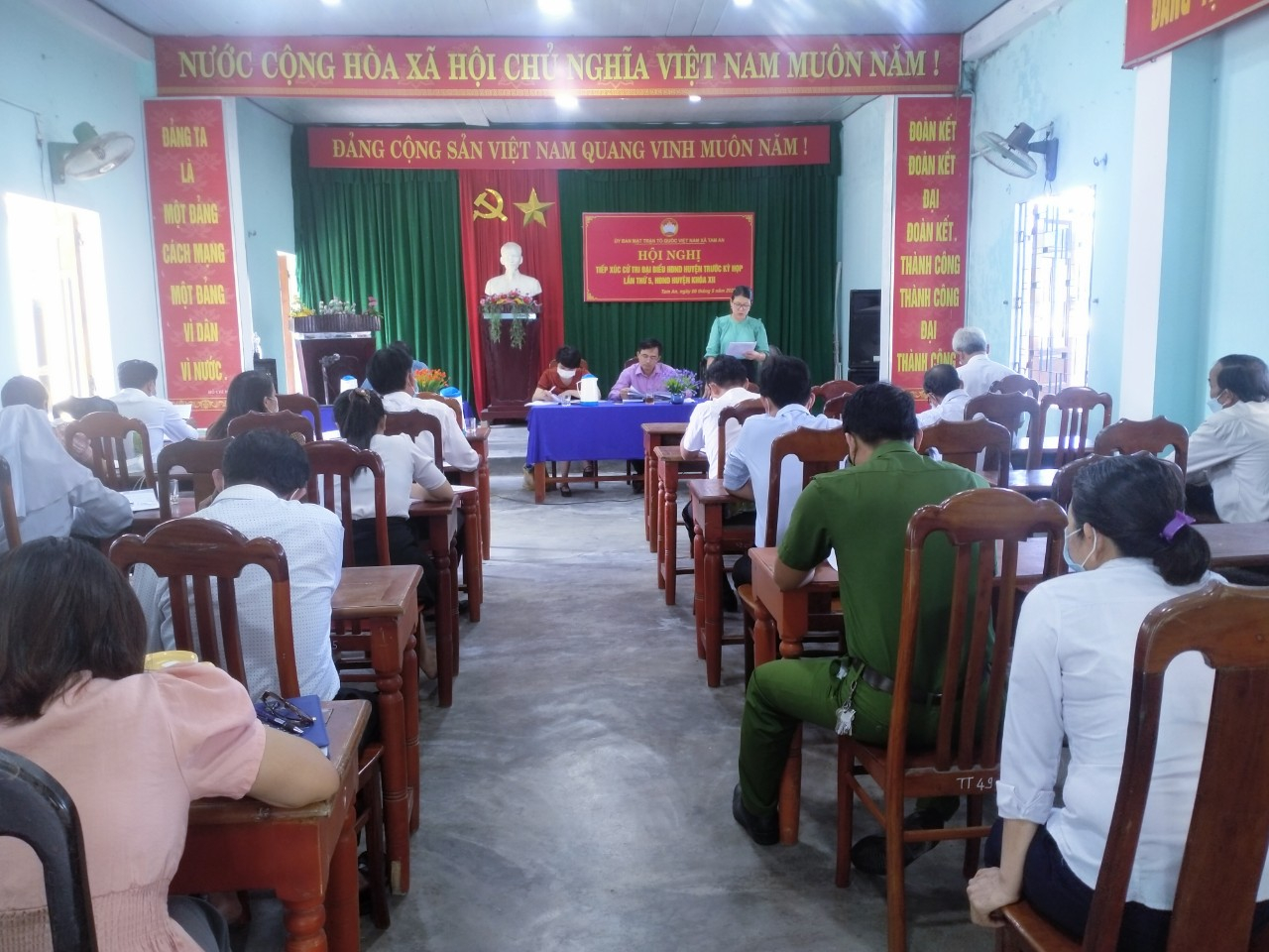 Ủy ban MTTQ Việt Nam xã đã tổ chức hội nghị tiếp xúc cử tri với đại biểu HĐND huyện